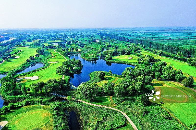 清河垂柳亭风凉 沐浴霞光碧湖旁 航拍美景天边望 醉了心神忘还乡 （美丽雄安如画廊）图片素材