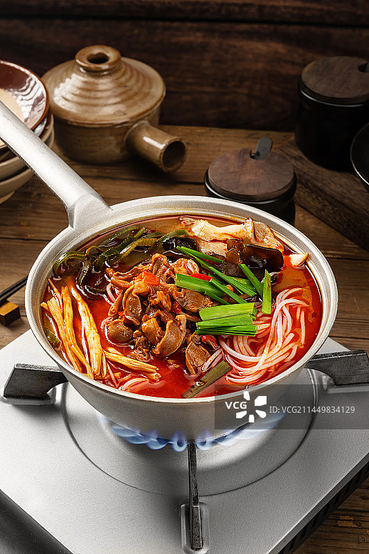 小锅米线泡椒鸡杂米线曾三仙米线图片素材