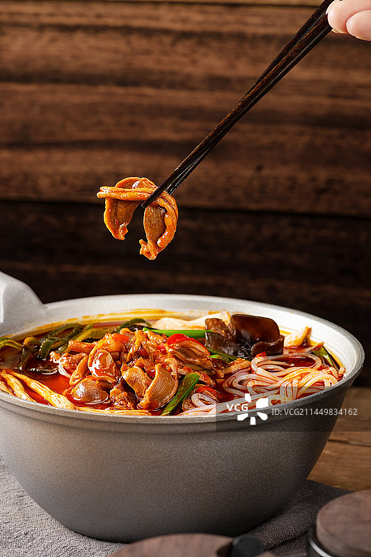 小锅米线泡椒鸡杂米线曾三仙米线图片素材