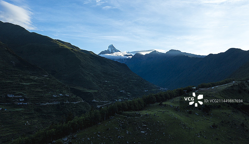 四姑娘山幺妹峰图片素材