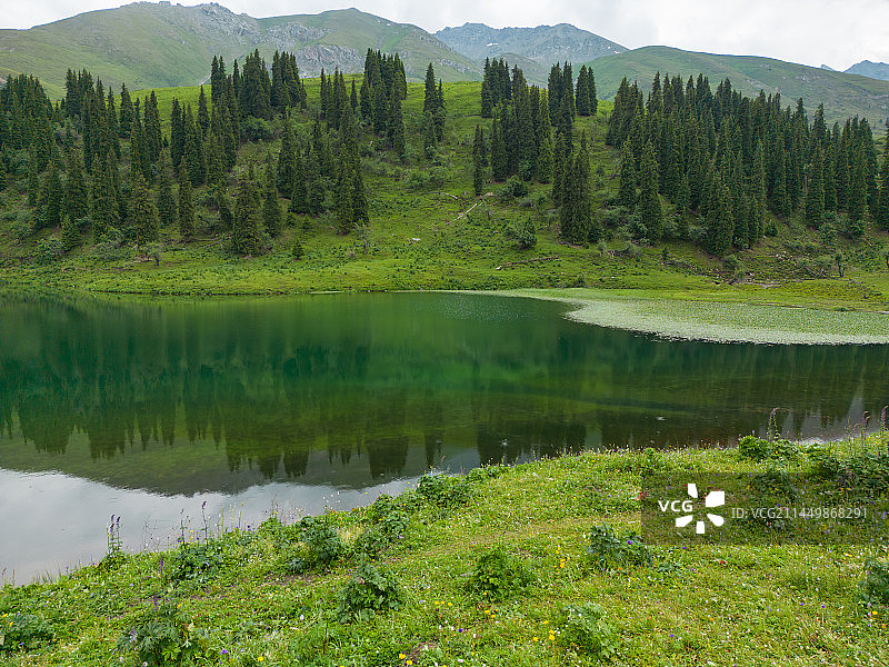航拍唐布拉仙女湖景区图片素材