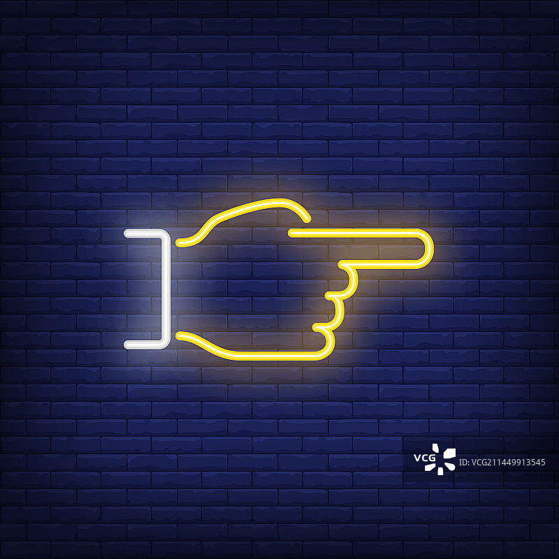 手指着旁边的霓虹灯标志图片素材