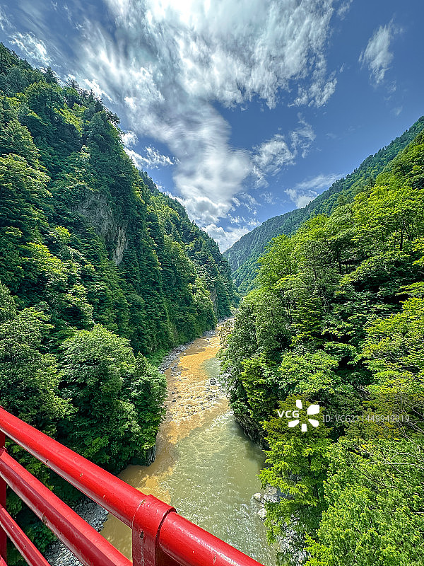 亚洲日本富山县黑部峡谷的风光图片素材