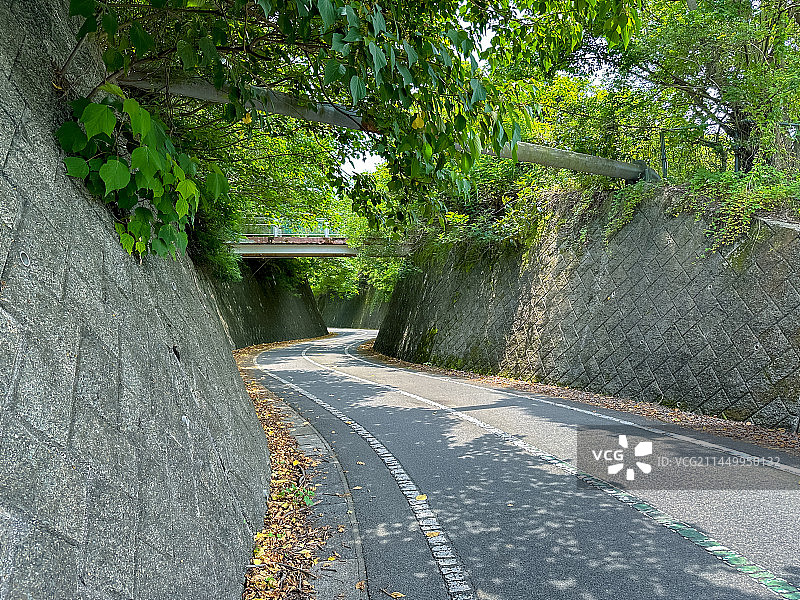 亚洲日本爱媛县岛波海道骑行的风光图片素材