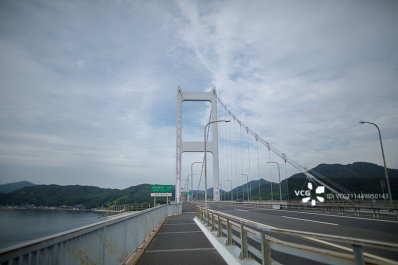 亚洲日本爱媛县岛波海道骑行的风光图片素材