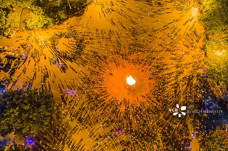 云南省玉溪市新平县彝族火把节图片素材