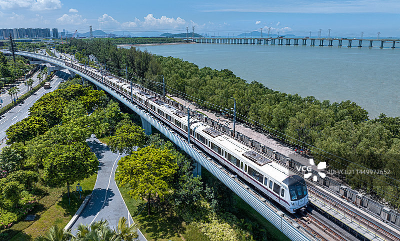 深圳地铁11号线图片素材