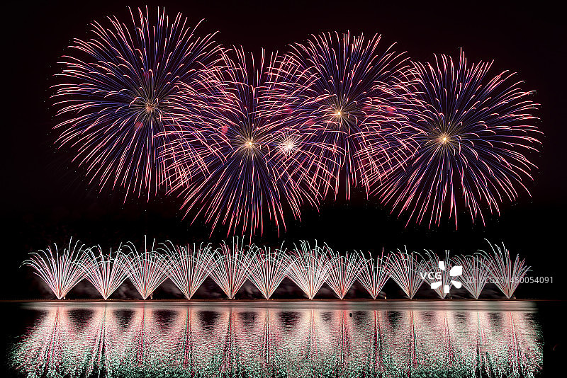 上海金山城市沙滩国际烟花节夜景烟花表演图片素材