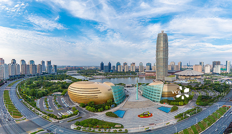 郑州千玺广场绿地中心蓝天白云图片素材