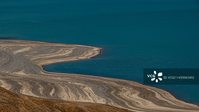 新疆塔什库尔干坎儿洋龙池湖岸湖水特写图片素材