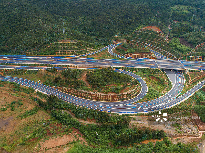 云南省峨山县双江街道G8012弥楚高速图片素材