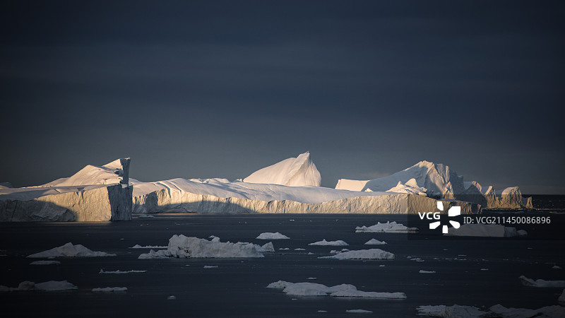 北极圈格陵兰的冰山和寒带风光图片素材