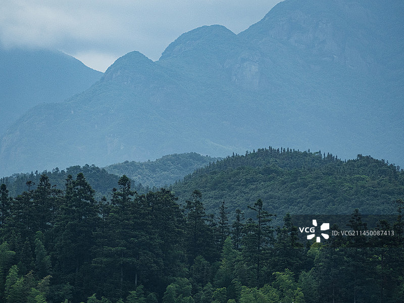 寨怀村远眺元宝山国家森林公园-广西柳州融水苗族自治县安太乡图片素材