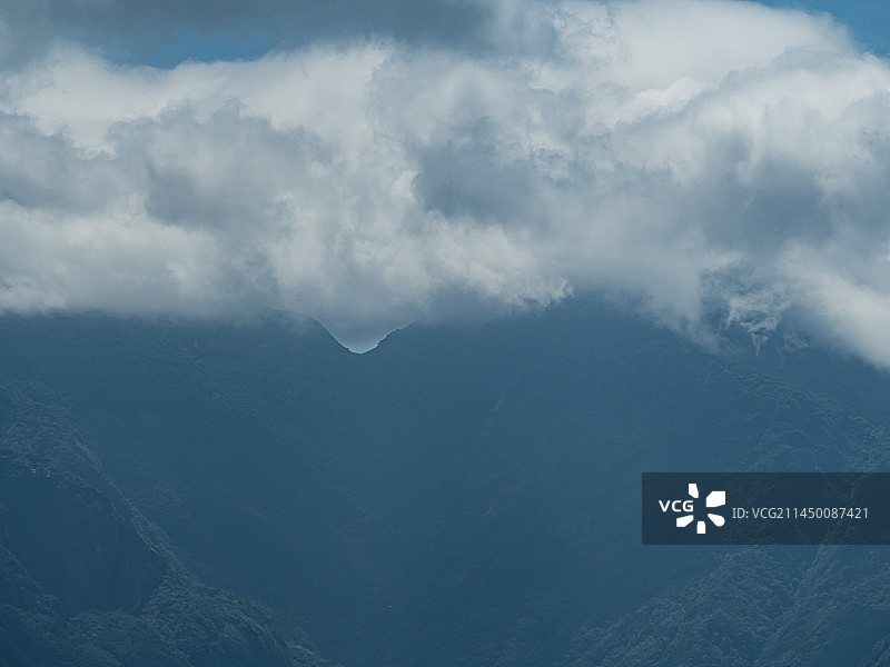 寨怀村远眺元宝山国家森林公园-广西柳州融水苗族自治县安太乡图片素材