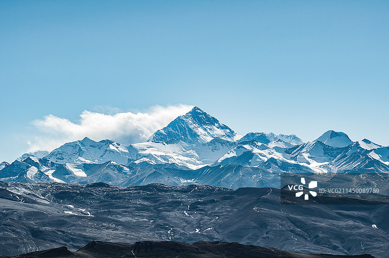 遥望世界最高峰珠穆朗玛峰图片素材