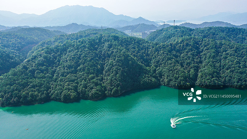 泛舟千岛湖，航拍千岛湖钓鱼岛图片素材