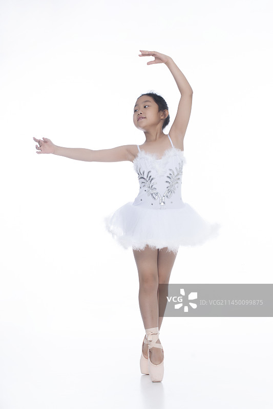 小女孩在跳芭蕾舞图片素材