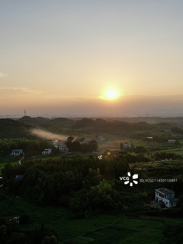 乡村日落的宁静图片素材