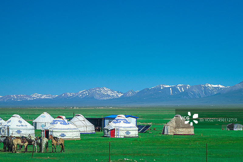 中国西部风光 新疆和静县 自然风光  雪山图片素材