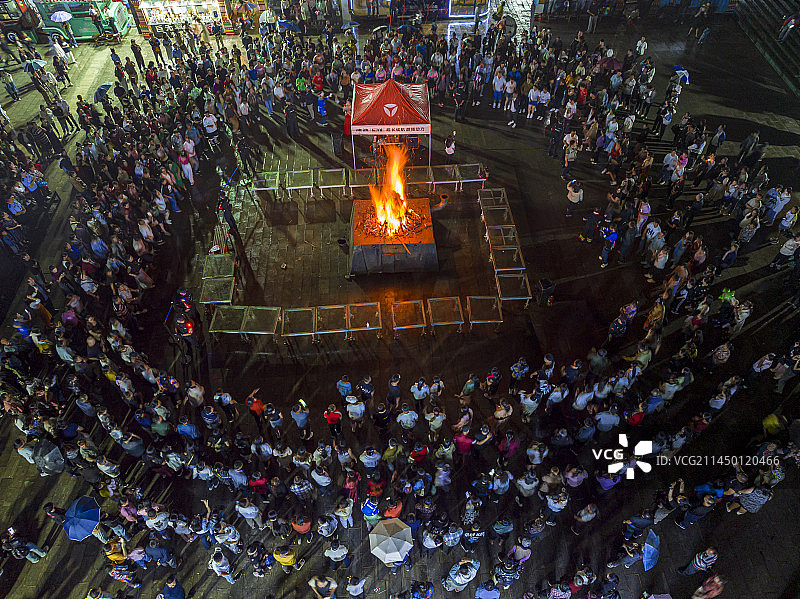 临沧火把节篝火晚会图片素材