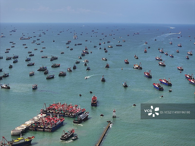 2023年南海伏季休渔期结束       广西北海千帆竞发开渔忙图片素材