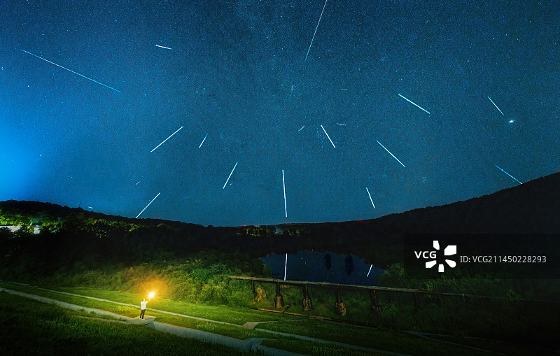 英仙座流星雨图片素材