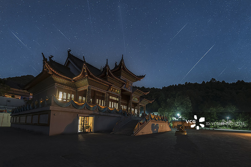 灵山寺流星雨图片素材