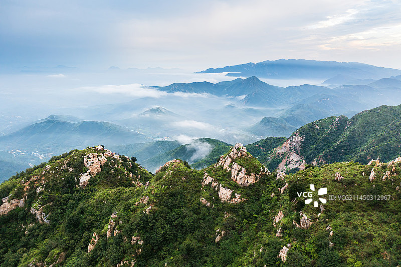 云雾缭绕的河南嵩山自然风光图片素材