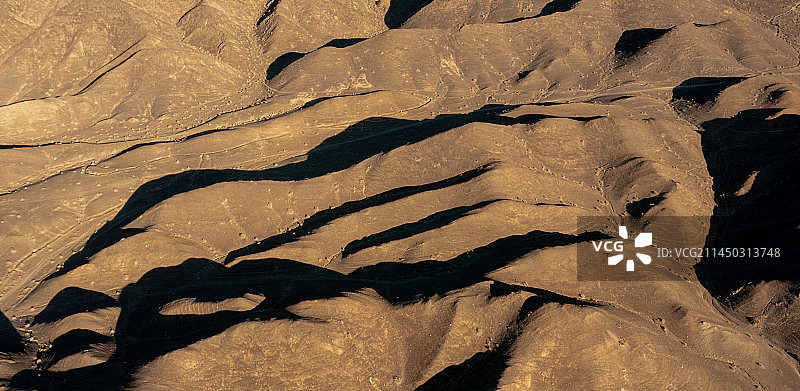新疆 苏拉夏 山区 汽车广告背景图 戈壁 沙丘 骆驼保护区 黑山图片素材