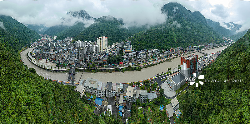 四川雅安宝兴县城航拍全景熊猫老家熊猫古城图片素材