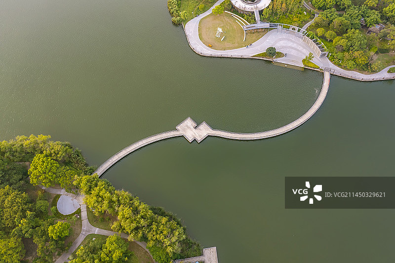 芦墟大渠荡生态公园步行道桥图片素材