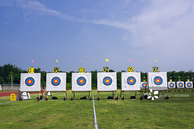 比赛场上的成排标靶空镜图片素材