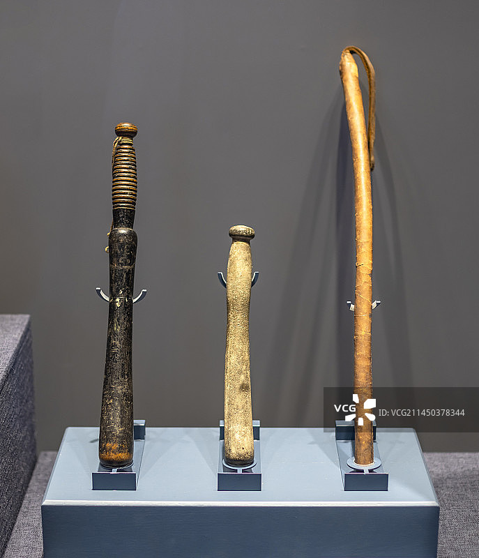 上海公共租界巡捕的警棍橡皮棍钢丝鞭图片素材