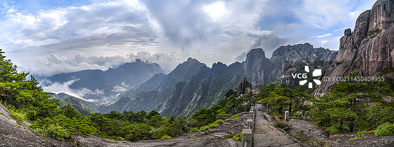 安徽黄山莲花峰南侧群山全景图片素材