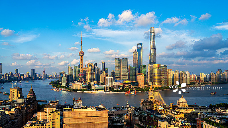 上海外滩金光普照图片素材