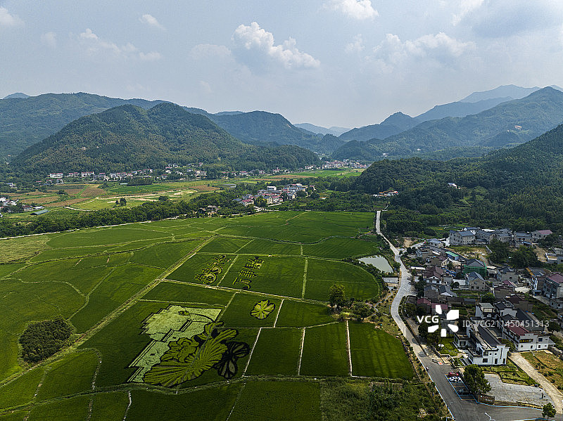 航拍安徽省池州市青阳县朱备镇风光图片素材