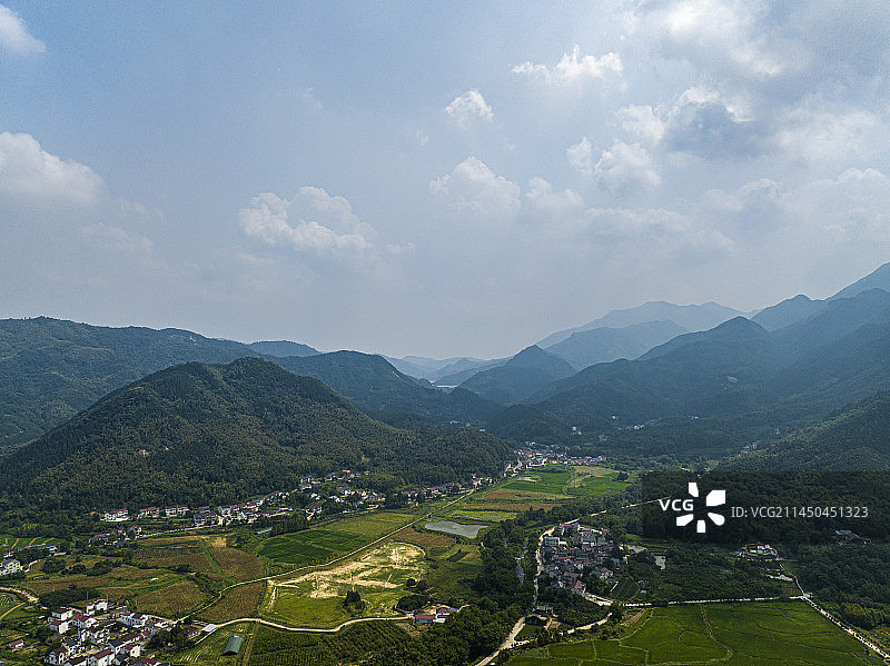 航拍安徽省池州市青阳县朱备镇风光图片素材