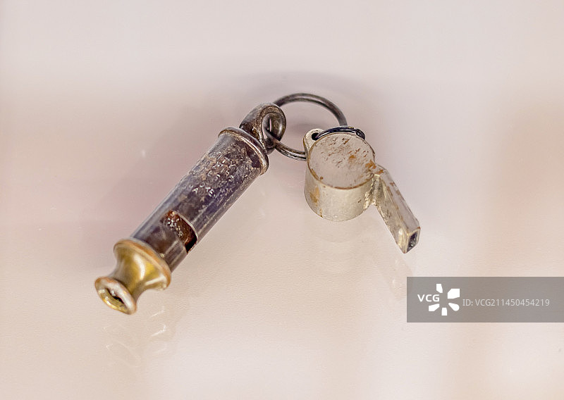 上海邮政工人参加第二、第三次武装起义的警笛和哨子图片素材