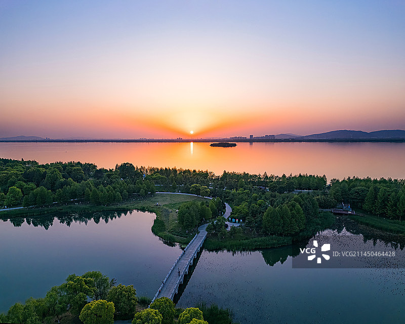 航拍鸟瞰苏州吴江苏州湾太湖新城城市风景图片素材