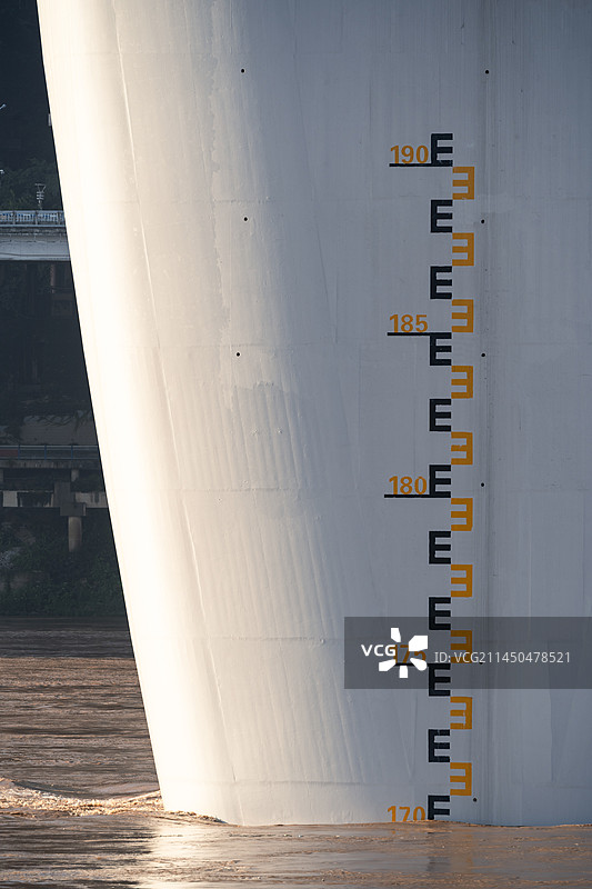 千厮门嘉陵江大桥水位线图片素材