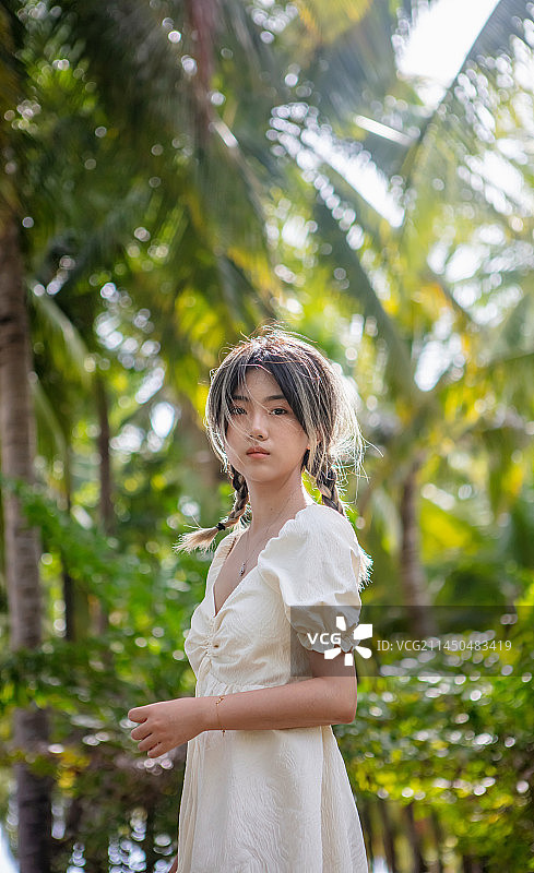 椰林美女人像图片素材