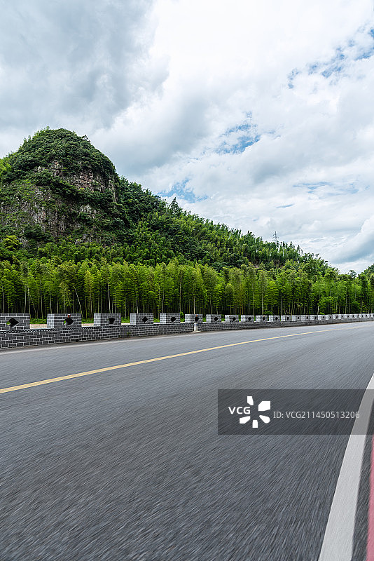 中国安徽皖南川藏线汽车道路背景图片素材