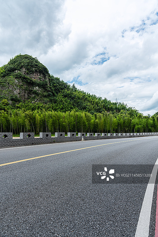 中国安徽皖南川藏线汽车道路背景图片素材