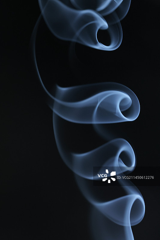 流动飘逸的烟图片素材