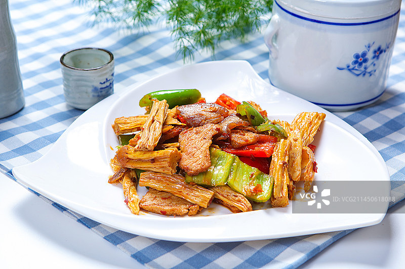 美味的腐竹炒肉片图片素材