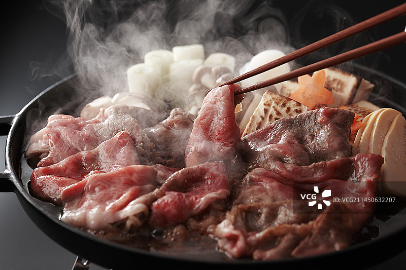 日式家常牛肉寿喜烧图片素材