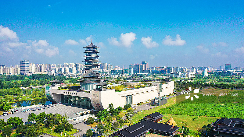 蓝天白云下的中国大运河博物馆图片素材