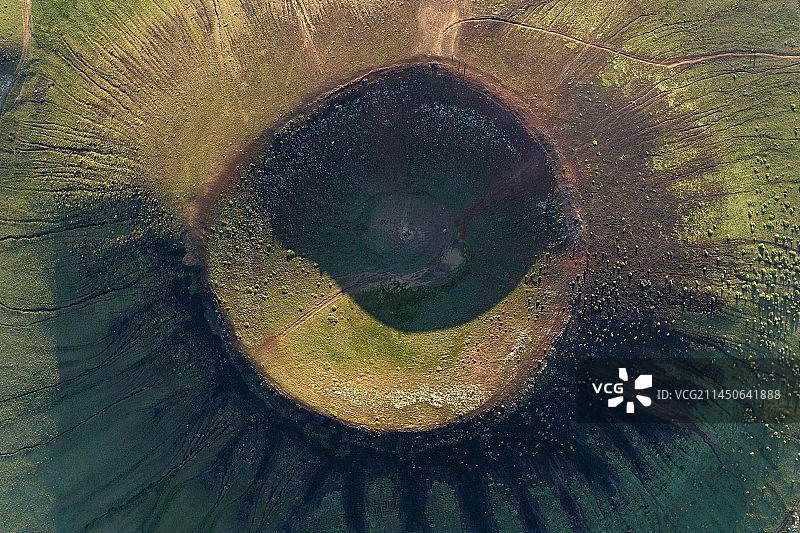 航拍巨大的火山口图片素材