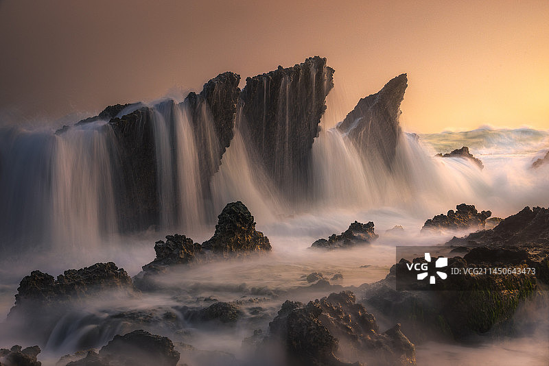 蛟龙出海图片素材