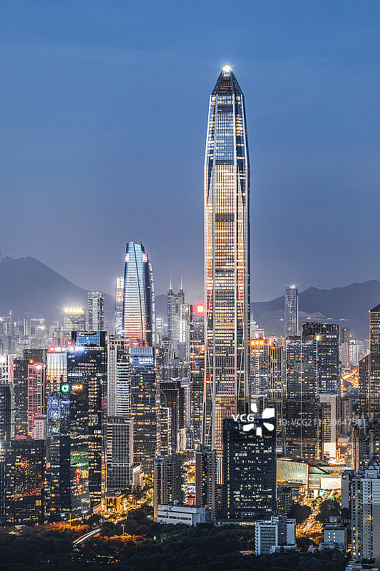 夜色下你平安金融中心图片素材